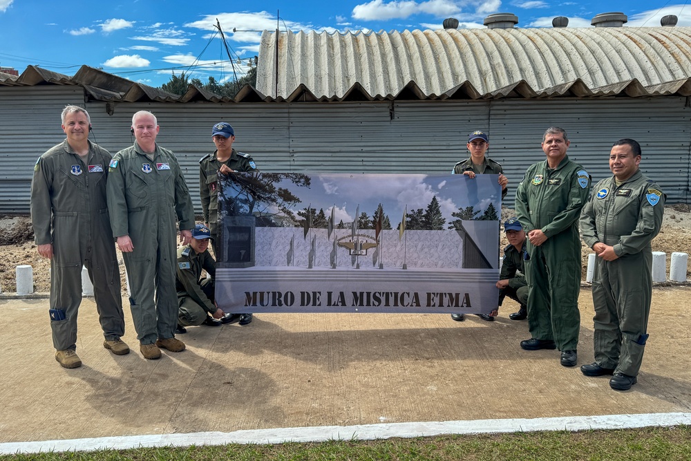 Arkansas National Guard Meets With Guatemalan Military Leadership