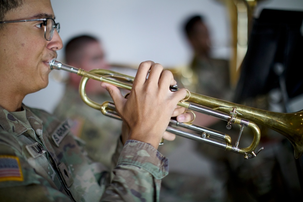 1AD Band brass ensemble hold lunchtime concert at Freedom Crossing at Fort Bliss