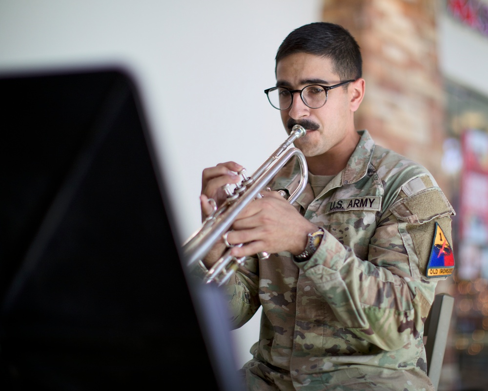 1AD Band brass ensemble hold lunchtime concert at Freedom Crossing at Fort Bliss