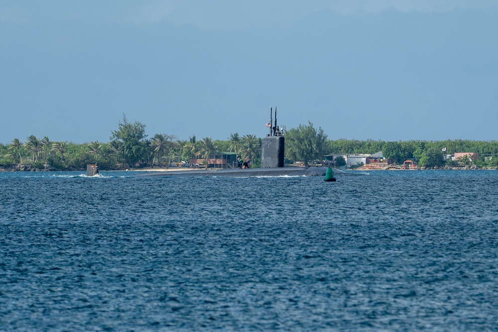 USS Springfield (SSN 761) transits Apra Harbor