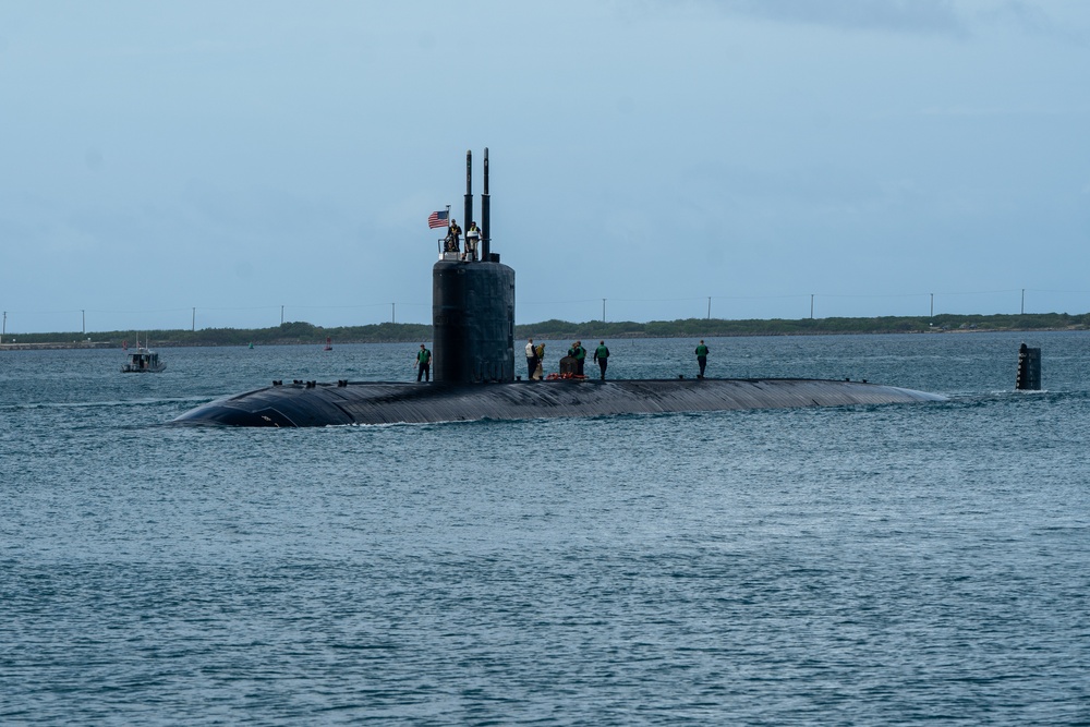 USS Springfield (SSN 761) transits Apra Harbor