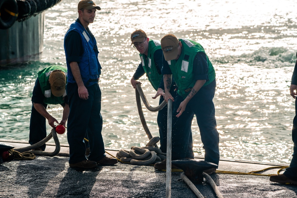 USS Springfield (SSN 761) transits Apra Harbor