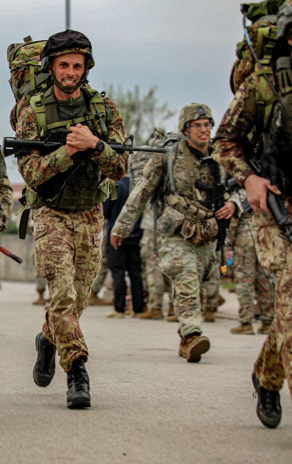 207th Military Intelligence Brigade (Theater) Soldiers Compete for Expert Soldier Badge