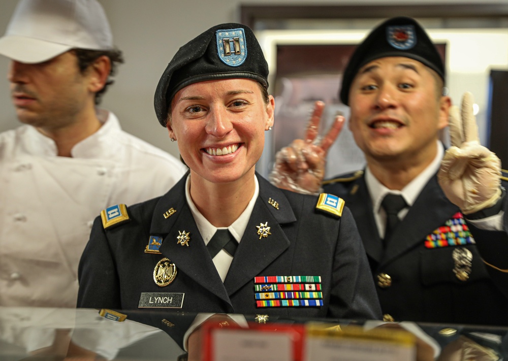 207th Military Intelligence Brigade (Theater) Hosts Thanksgiving Dinner