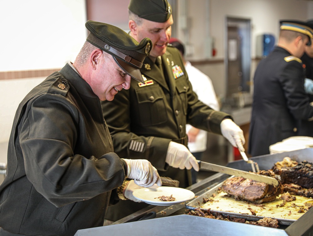 207th Military Intelligence Brigade (Theater) Hosts Thanksgiving Dinner