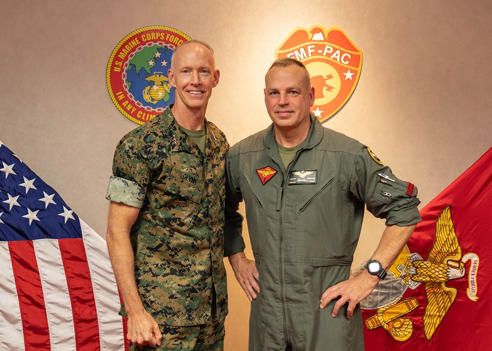 COMMARFORPAC meets with 1stMAW Commander DV