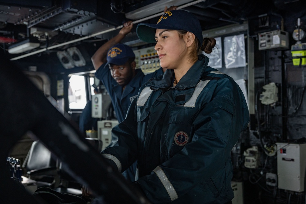 Morning on the Bridge aboard USS Benfold