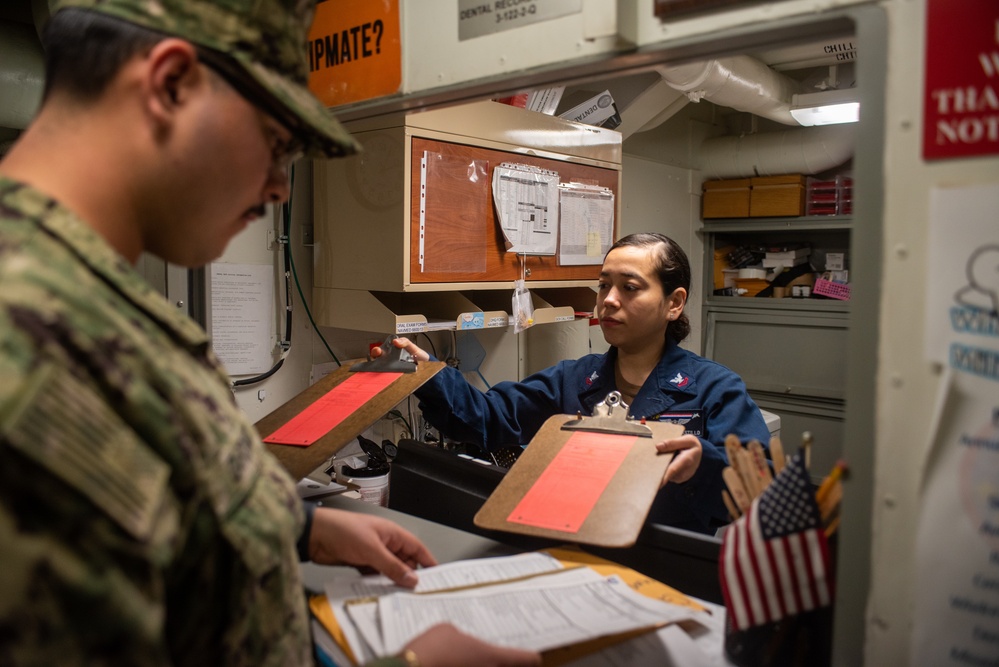 USS Ronald Reagan (CVN 76) Sailors perform dental cleaning