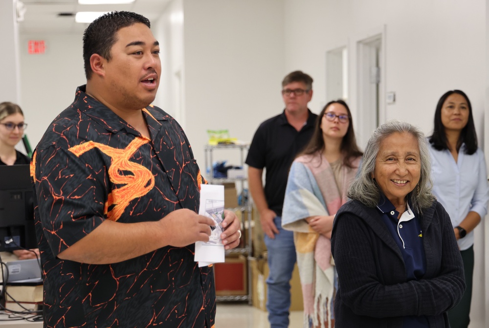 NAVFAC PAC Commander presents coin to NAVFAC Hawaii employees