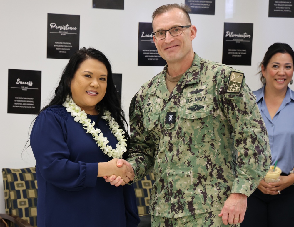 NAVFAC PAC Commander presents coin to NAVFAC Hawaii employees