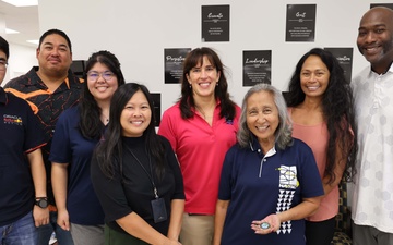 NAVFAC PAC Commander presents coin to NAVFAC Hawaii employees