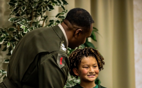 207th Military Intelligence Brigade (Theater) Honors Soldier at Retirement Ceremony