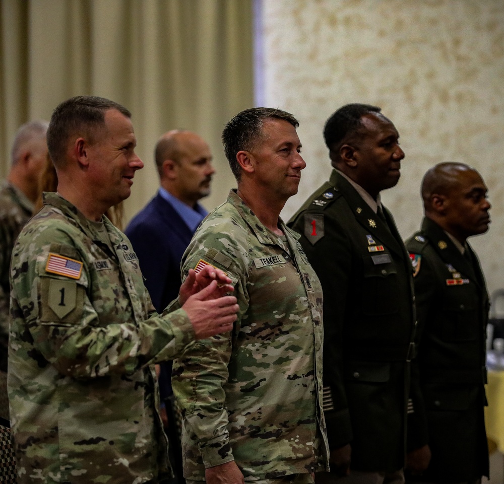 207th Military Intelligence Brigade (Theater) Honors Soldier at Retirement Ceremony