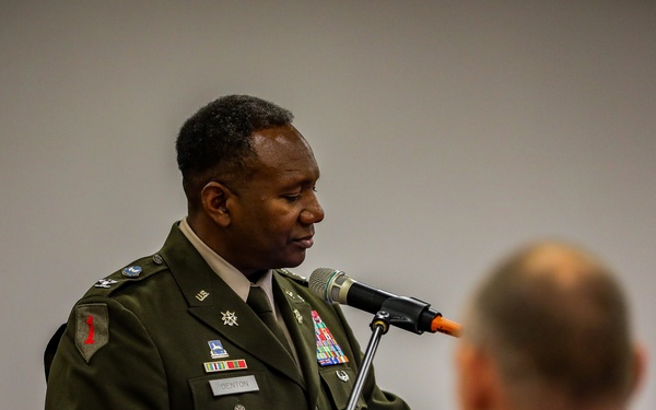 207th Military Intelligence Brigade (Theater) Honors Soldier at Retirement Ceremony