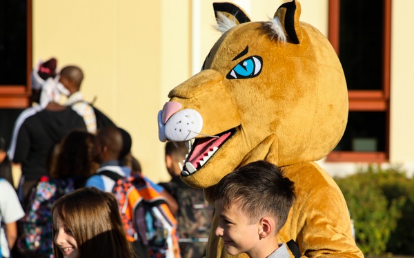 Vicenza Military Community Welcomes Students Back to School