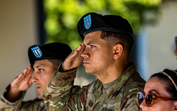 522d Military Intelligence Battalion Holds Change of Command Ceremony