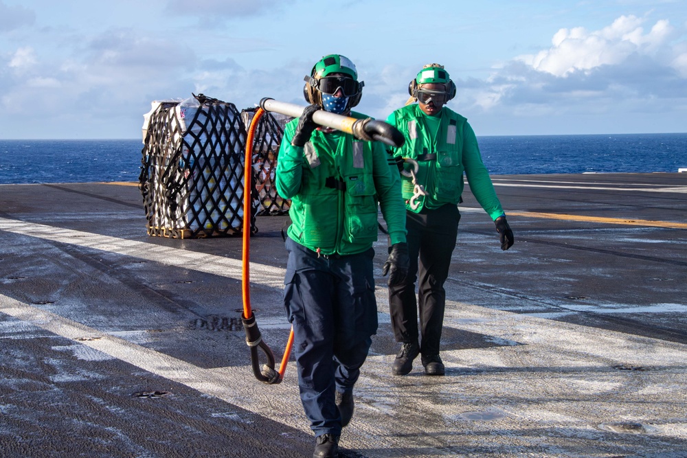 USS Carl Vinson (CVN 70) Conducts Routine Flight Operations in the Philippine Sea