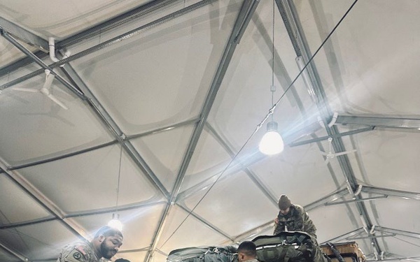 5th QM TADC Paratroopers Rig an M1097A1 on a 16ft Type V Platform