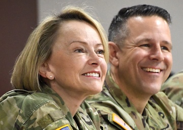 Army Surgeon General focuses on transformative integration during MEDLOG visit