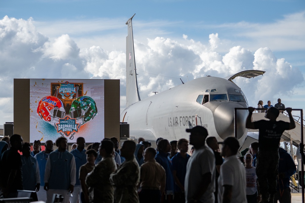 UF Gators and TU Green Wave football teams visit MacDill AFB ahead of Gasparilla Bowl