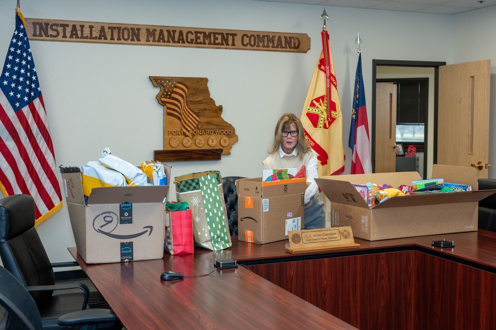 Fort Leonard Wood garrison gives back to own through Garrison Gives program