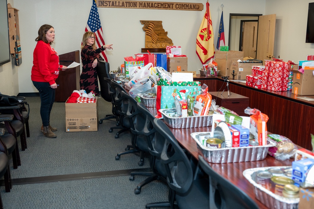 Fort Leonard Wood garrison gives back to own through Garrison Gives program