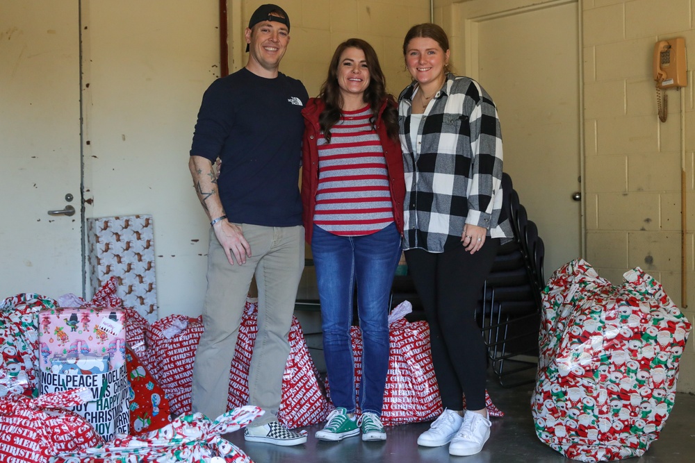 III Armored Corps HSC Hosts Holiday Toy Drive at People First Center