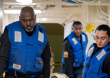 Sailors, Airmen conduct joint medical training aboard USS Somerset during Steel Knight 24