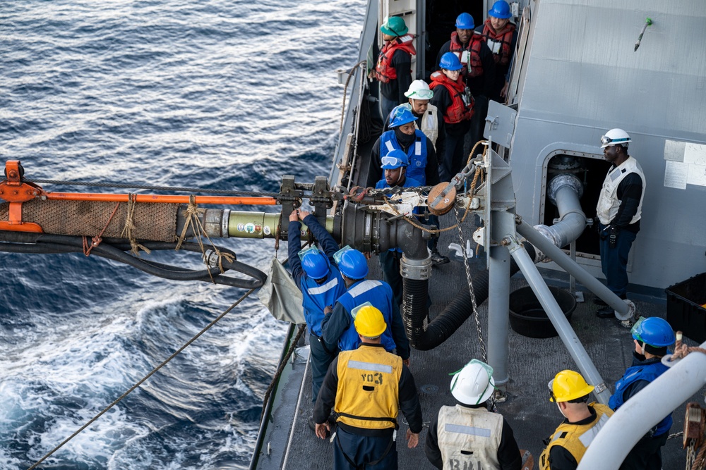 USS Somerset conducts replenishment-at-sea with Peruvian Navy