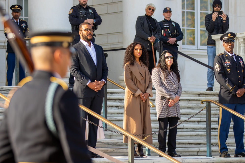 Tyler Perry, Kerry Washington and Ebony Obsidian lay a wreath at The Tomb of the Unknown Soldier