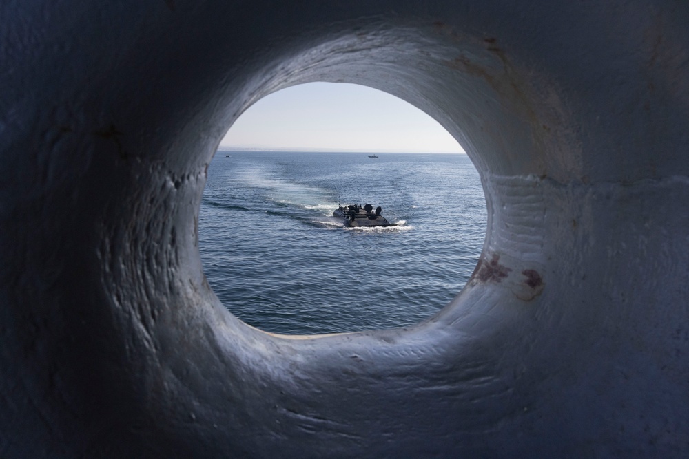 3rd AA Bn. conducts ACV ship-to-shore operations with USS Harpers Ferry