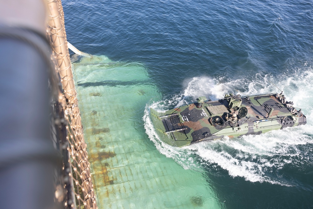 3rd AA Bn. conducts ACV ship-to-shore operations with USS Harpers Ferry