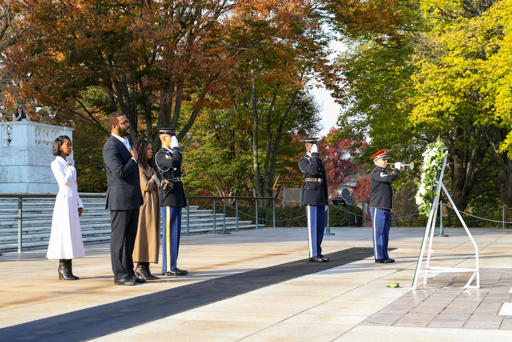 Tyler Perry, Kerry Washington and Ebony Obsidian lay a wreath at The Tomb of the Unknown Soldier