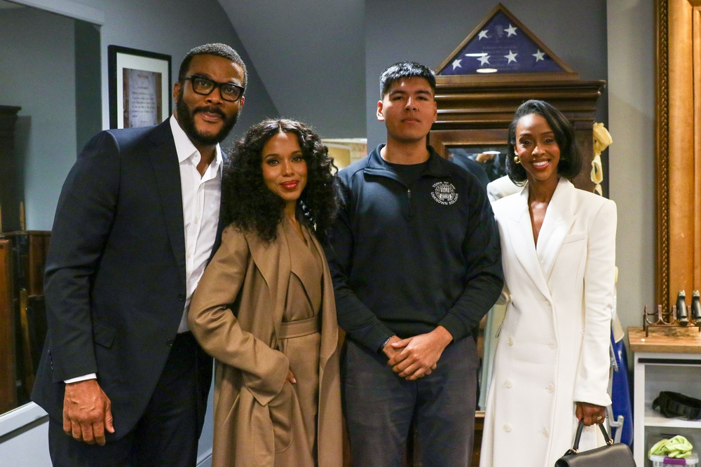 Tyler Perry, Kerry Washington and Ebony Obsidian lay a wreath at The Tomb of the Unknown Soldier