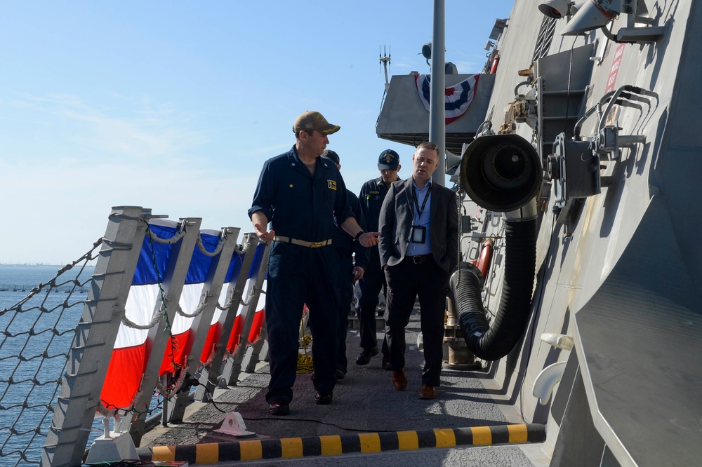 USS Manchester (LCS 14) Hosts Deputy Assistant Secretary of Defense