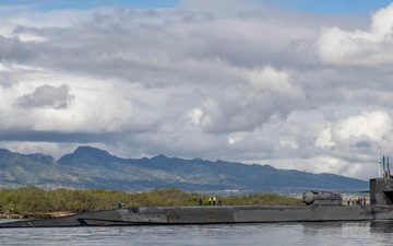 USS Michigan (SSGN 727) arrives at Joint Base Pearl Harbor-Hickam