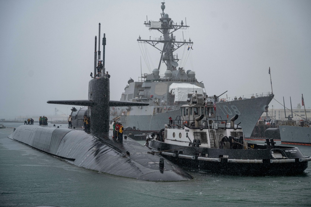 USS Michigan (SSGN 727) arrives at Joint Base Pearl Harbor-Hickam