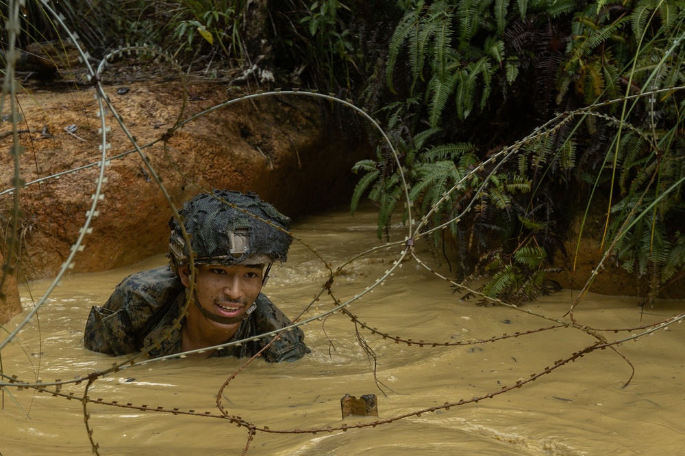 III MIG | 3d Intel. Bn. Marines Conduct the E Course