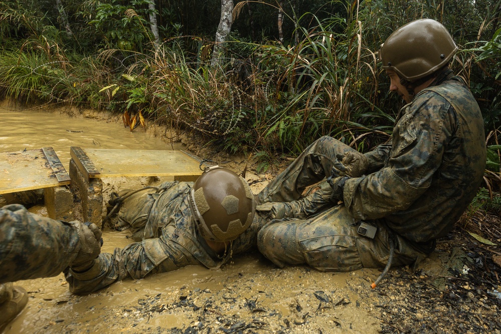 III MIG | 3d Intel. Bn. Marines Conduct the E Course