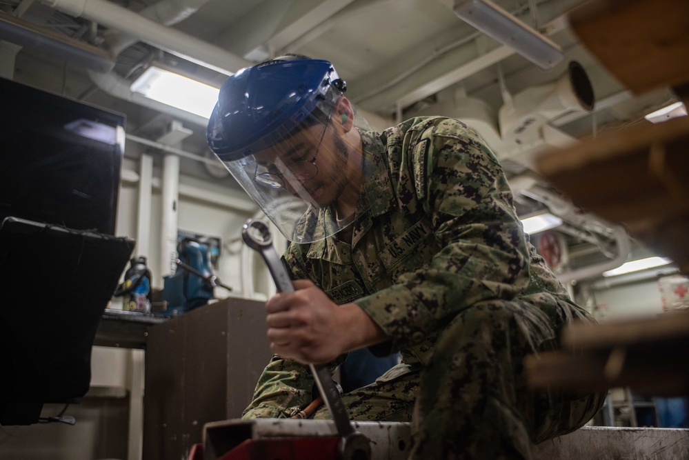 USS Ronald Reagan (CVN 76) performs aviation maintenance