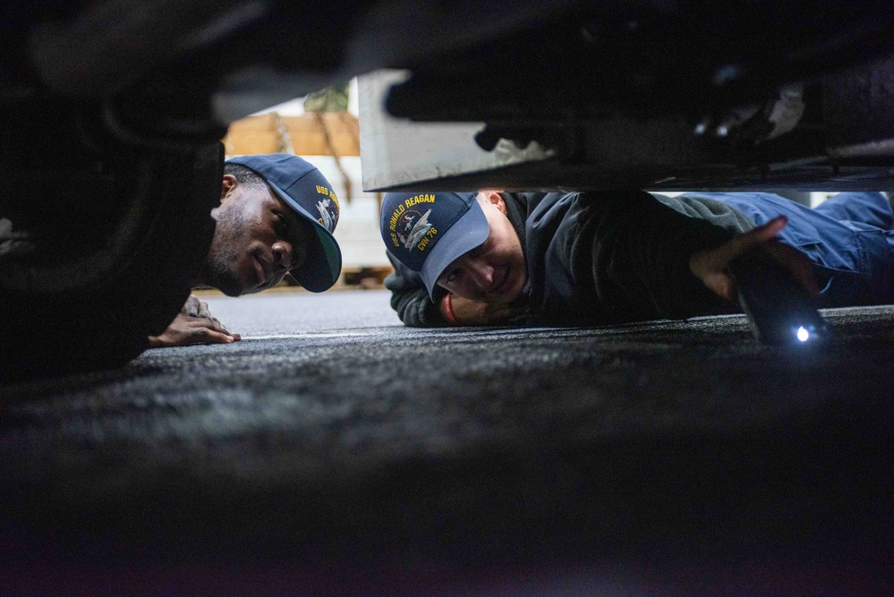 USS Ronald Reagan (CVN 76) performs aviation maintenance