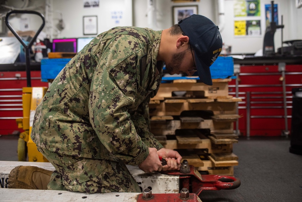 USS Ronald Reagan (CVN 76) performs aviation maintenance