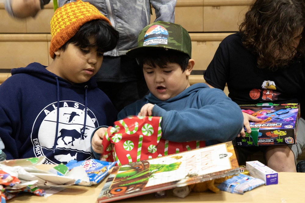 AKNG brings Christmas cheer to Yakutat, Op Santa 2024