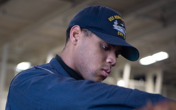 USS Ronald Reagan (CVN 76) Sailors perform supply offload