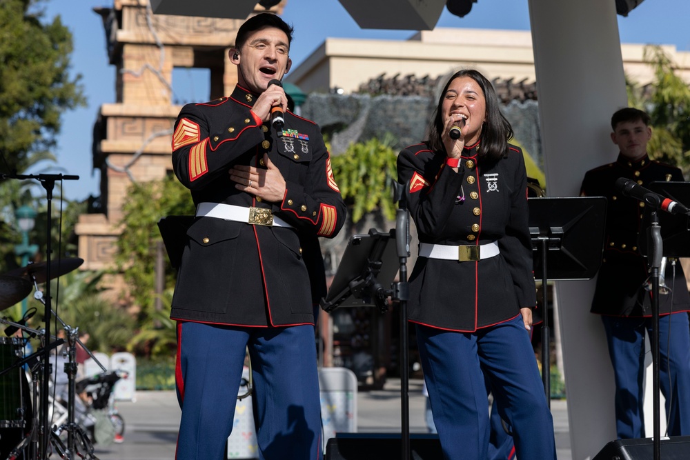 1st MARDIV Band performs at Downtown Disney during Toys for Tots drive