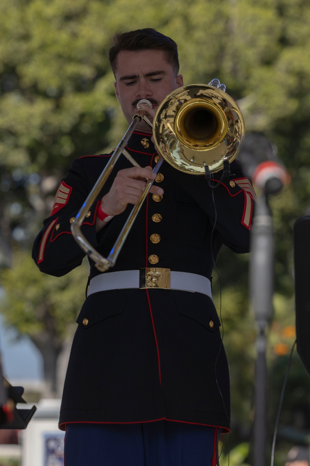 1st MARDIV Band performs at Downtown Disney during Toys for Tots drive