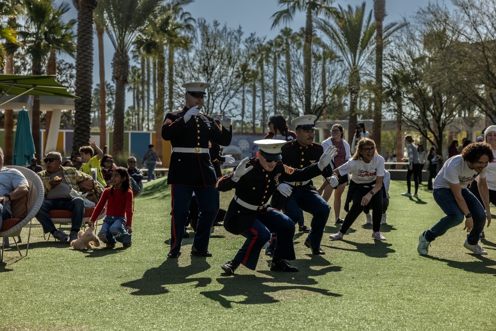 1st MARDIV Band performs at Downtown Disney during Toys for Tots drive