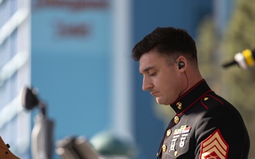 1st MARDIV Band performs at Downtown Disney during Toys for Tots drive