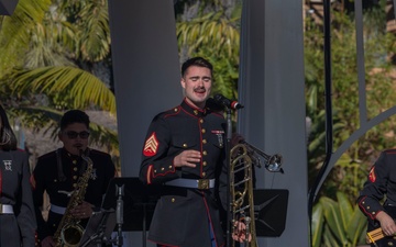 1st MARDIV Band performs at Downtown Disney during Toys for Tots drive