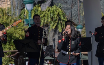 1st MARDIV Band performs at Downtown Disney during Toys for Tots drive